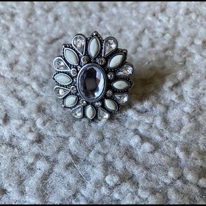 ✨SUMMER SALE✨ Lia Sophia Flower Ring